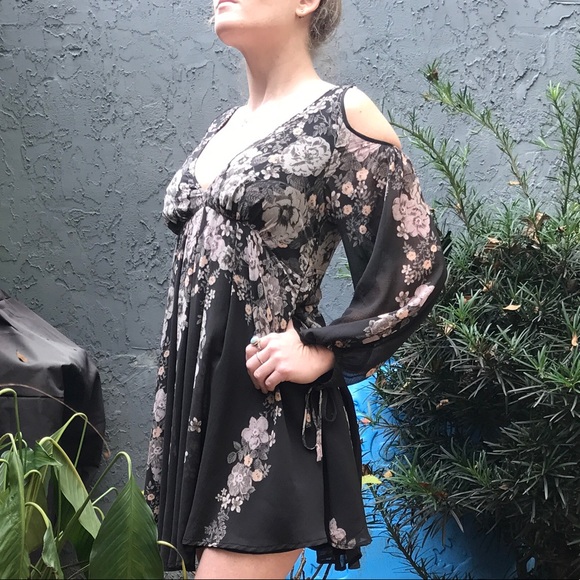 Free People Dresses & Skirts - Free People Cold Shoulder Dress Sz S!!!